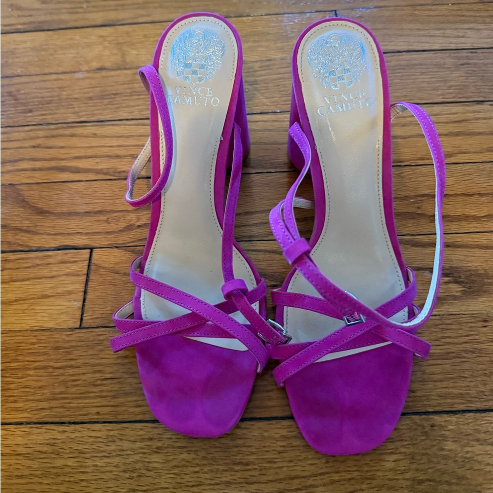 Vince Comuto chunky heel